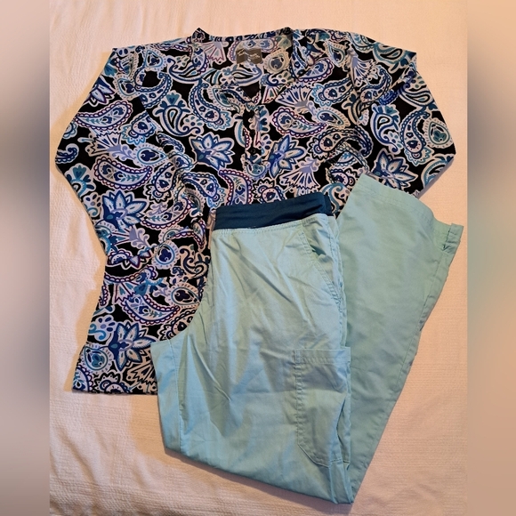 Butter Soft women's size Medium scrub top, Pants are Medium Petit both VGUC - Picture 1 of 11